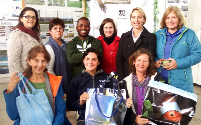 Front fltr is Nicky Vernon (Greyton), Hayley McLellan (Two Oceans Aquarium) en Caron Lee. Back is Chrizülene van Niekerk, Glenda Kitley, Alli Msweli, Brenda du Toit, Inge Altona de Klerk (White Shark Projects) en Fiona Matthes (Hermanus).